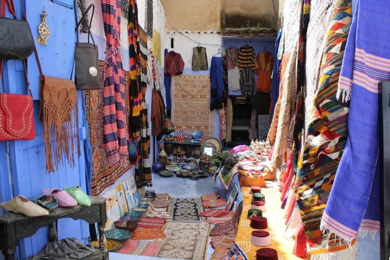 Tappeto marocchino fatto a mano in lana naturale con motivi berberi tradizionali”