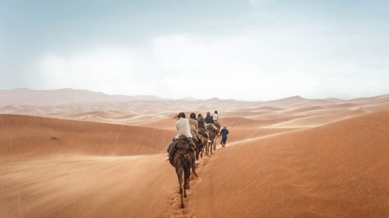 Dune dorate del Sahara durante un tour guidato da Marrakech”